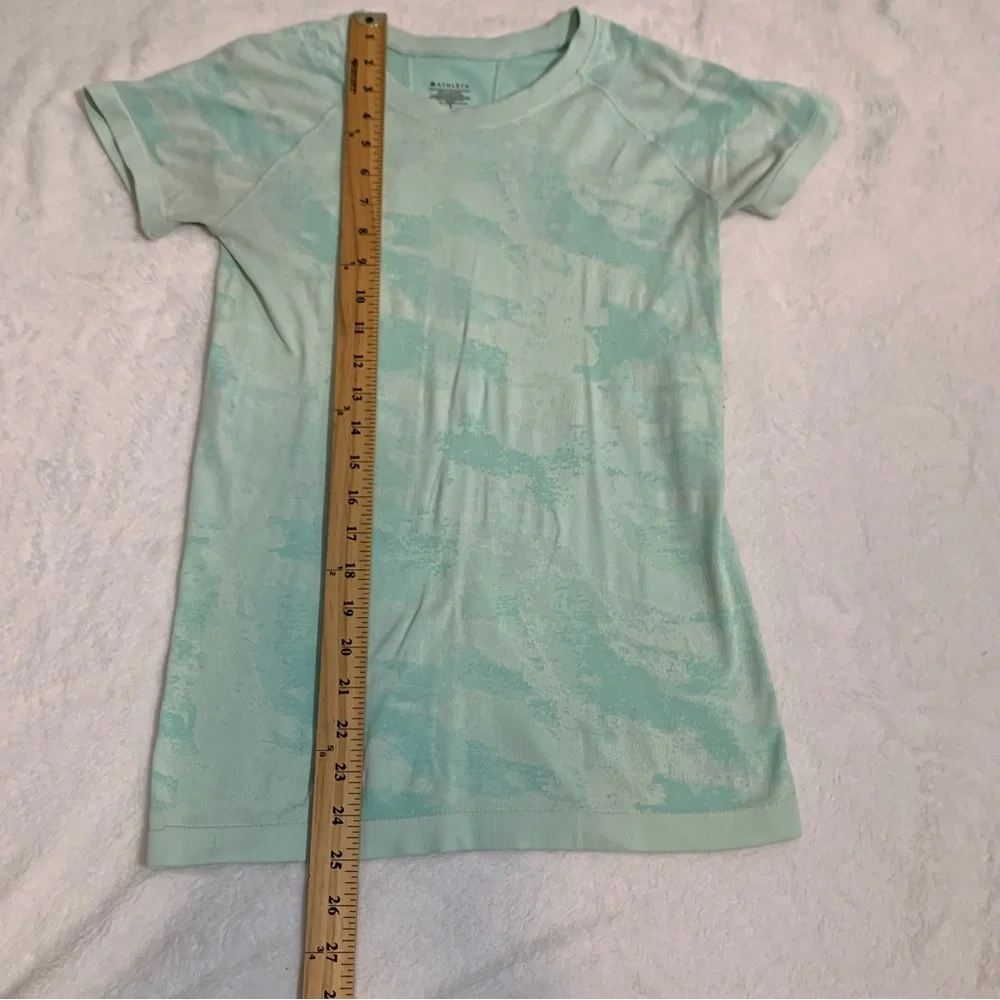 Athleta‎ Momentum Camo Tee Mint Green Seamless Short Sleeve Workout Shirt Small
